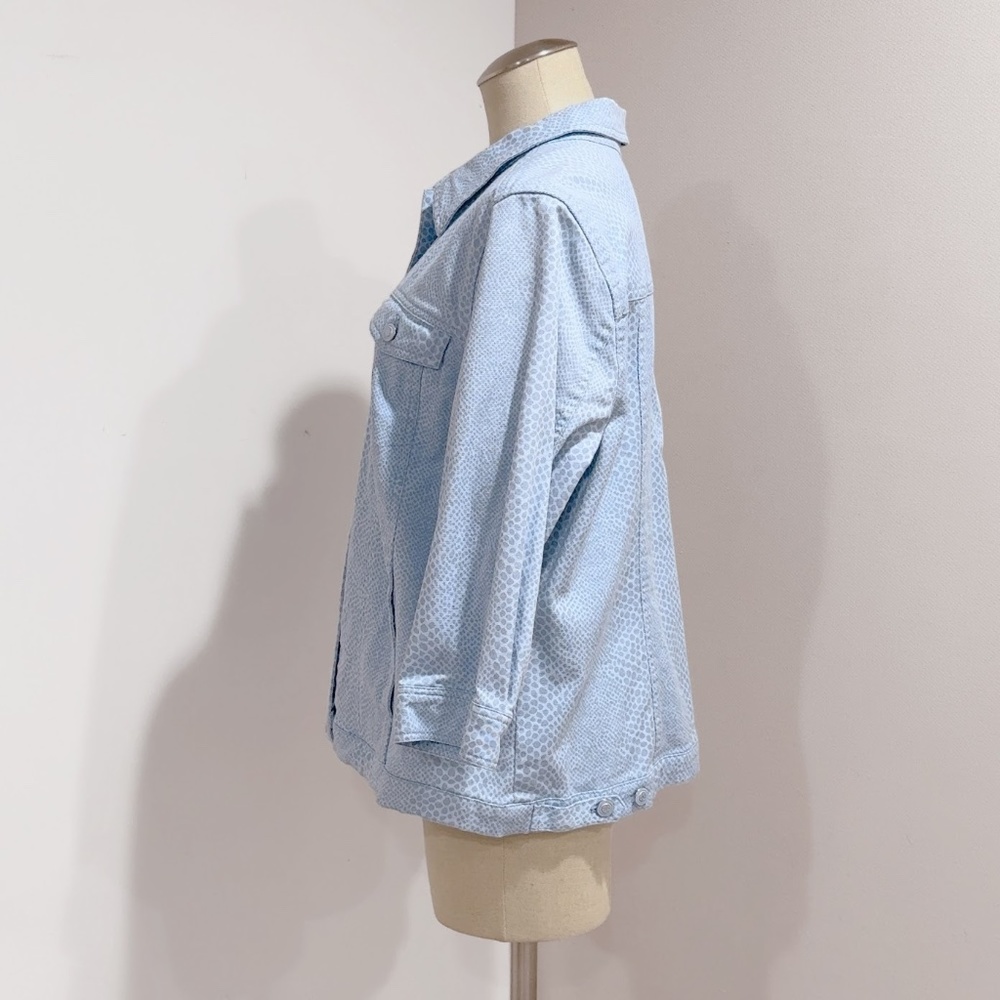 Denim & Co. Women's Blue Snakeskin Print Stretch Denim Jean Jacket Size L - Picture 3 of 6